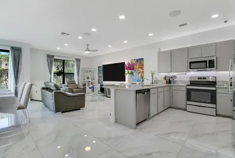 1010 Willow Place Riviera Beach FL 33410