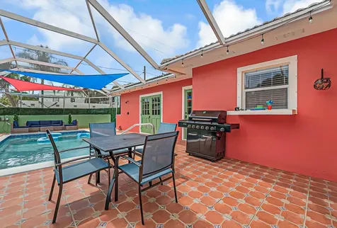 532 N Palmway Lake Worth Beach FL 33460