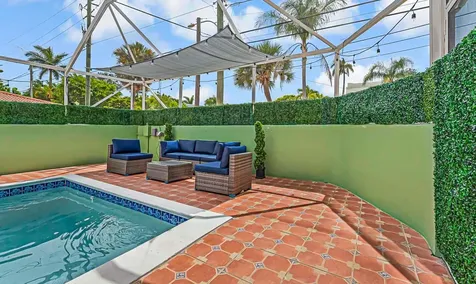 532 N Palmway Lake Worth Beach FL 33460