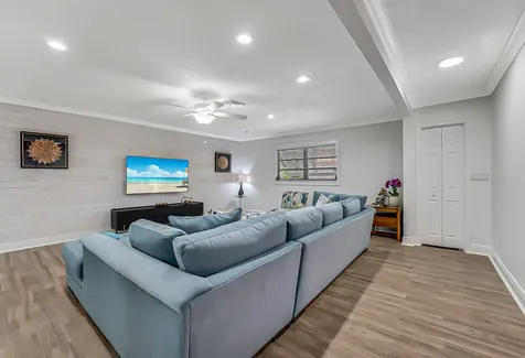 532 N Palmway Lake Worth Beach FL 33460