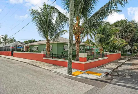 532 N Palmway Lake Worth Beach FL 33460