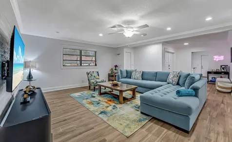 532 N Palmway Lake Worth Beach FL 33460