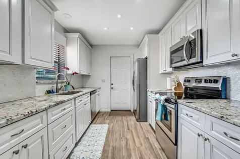 532 N Palmway Lake Worth Beach FL 33460