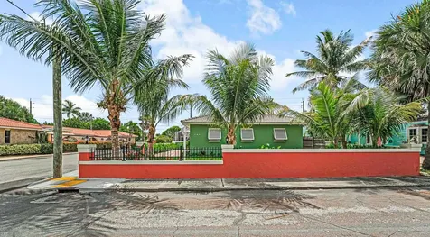 532 N Palmway Lake Worth Beach FL 33460