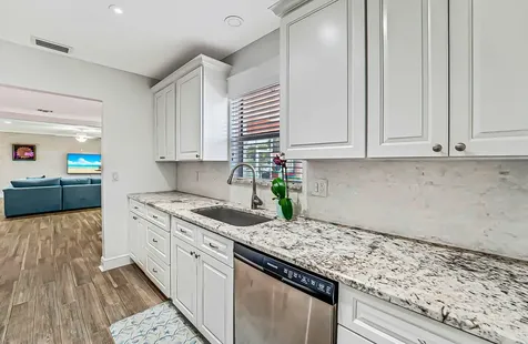532 N Palmway Lake Worth Beach FL 33460
