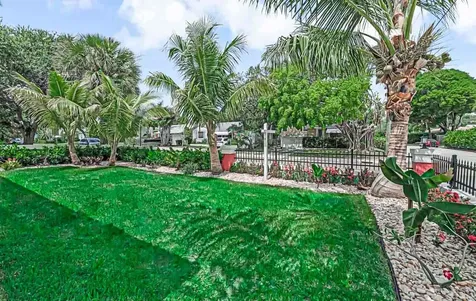 532 N Palmway Lake Worth Beach FL 33460
