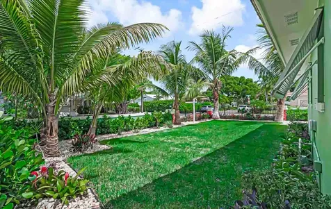532 N Palmway Lake Worth Beach FL 33460