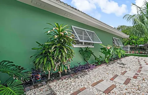 532 N Palmway Lake Worth Beach FL 33460