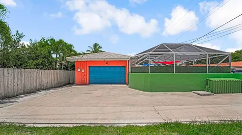 532 N Palmway Lake Worth Beach FL 33460