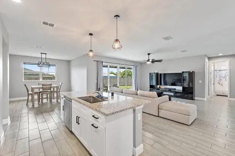 5515 Nw Downs Street Port Saint Lucie FL 34986