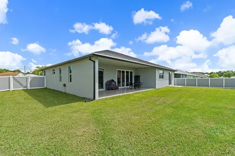 5515 Nw Downs Street Port Saint Lucie FL 34986