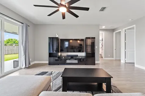 5515 Nw Downs Street Port Saint Lucie FL 34986