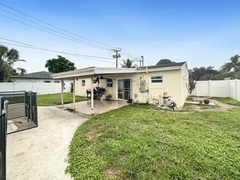 6231 Sw 15th Court North Lauderdale FL 33068
