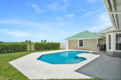 13700 Sw Groveside Drive Stuart FL 34997