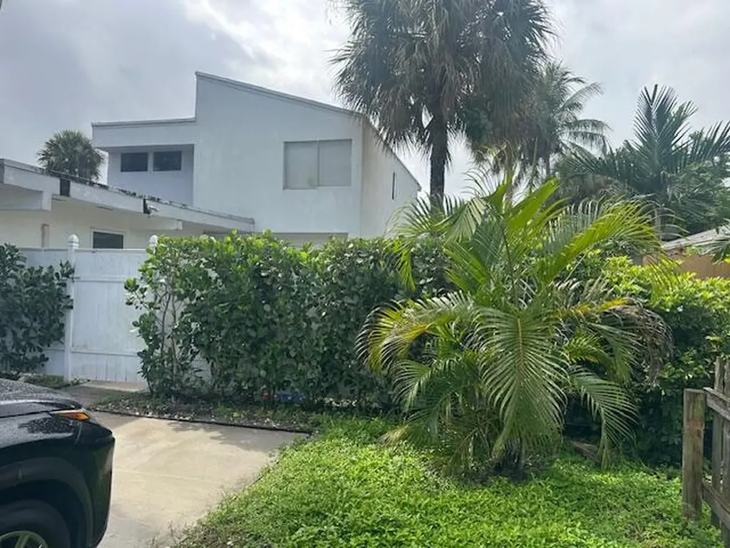 4660 NW 6th Court Delray Beach FL 33445
