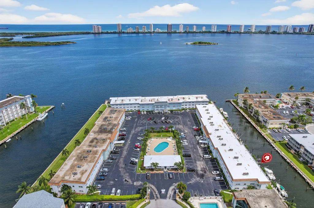 110 Shore Court North Palm Beach FL 33408