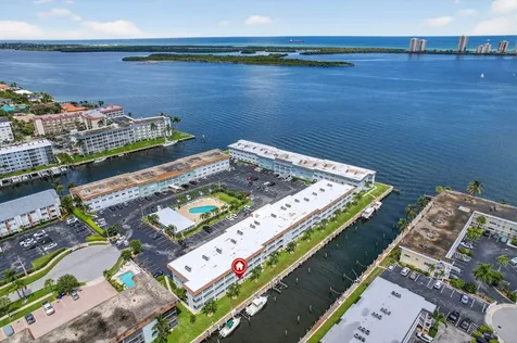 110 Shore Court North Palm Beach FL 33408