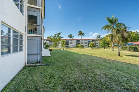 9523 S Hollybrook Lake Drive Pembroke Pines FL 33025