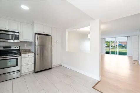 9523 S Hollybrook Lake Drive Pembroke Pines FL 33025