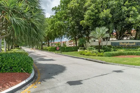 9523 S Hollybrook Lake Drive Pembroke Pines FL 33025