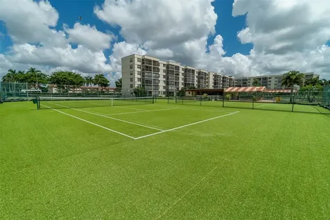9523 S Hollybrook Lake Drive Pembroke Pines FL 33025