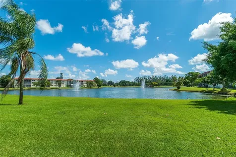 9523 S Hollybrook Lake Drive Pembroke Pines FL 33025