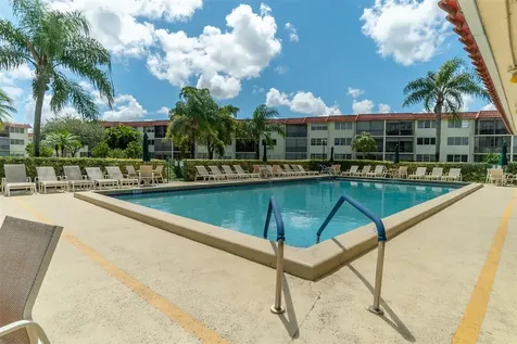 9523 S Hollybrook Lake Drive Pembroke Pines FL 33025