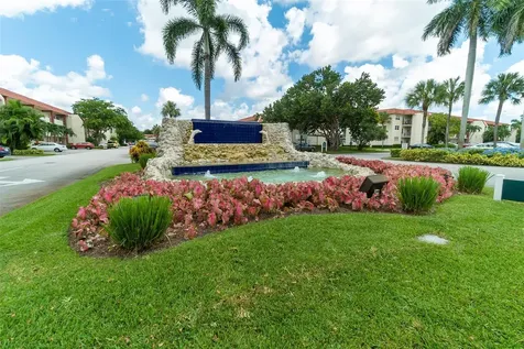 9523 S Hollybrook Lake Drive Pembroke Pines FL 33025