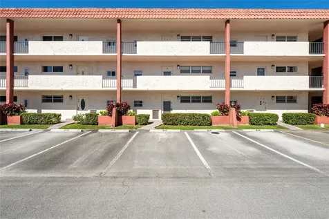 9523 S Hollybrook Lake Drive Pembroke Pines FL 33025
