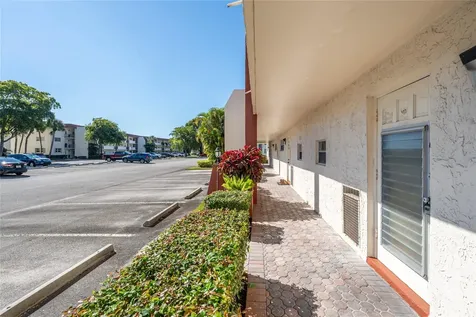 9523 S Hollybrook Lake Drive Pembroke Pines FL 33025
