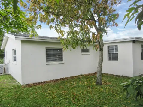 5039 Nw 41st Court Lauderdale Lakes FL 33319