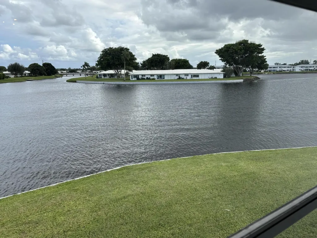 1112 Lake Terrace Boynton Beach FL 33426