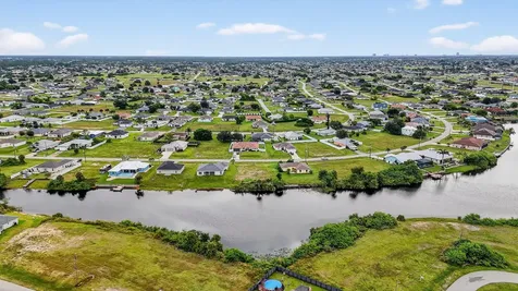 2616 NW 4th Place Cape Coral FL 33993