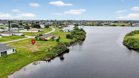 2616 NW 4th Place Cape Coral FL 33993