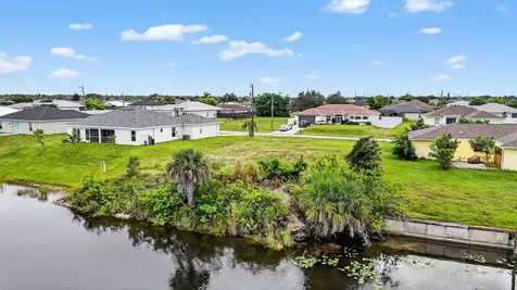 2616 NW 4th Place Cape Coral FL 33993