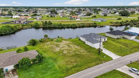 2616 NW 4th Place Cape Coral FL 33993