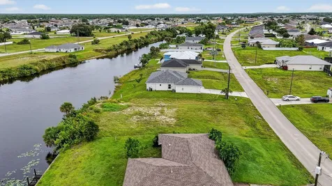 2616 NW 4th Place Cape Coral FL 33993