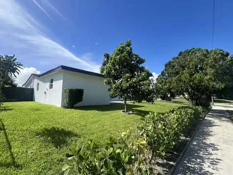 1319 Crest Drive Lake Worth Beach FL 33461