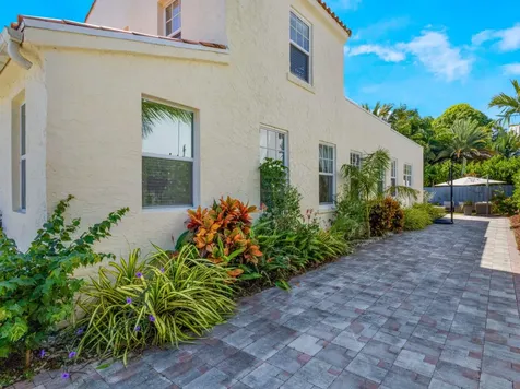 910 Ne 2nd Avenue Delray Beach FL 33444