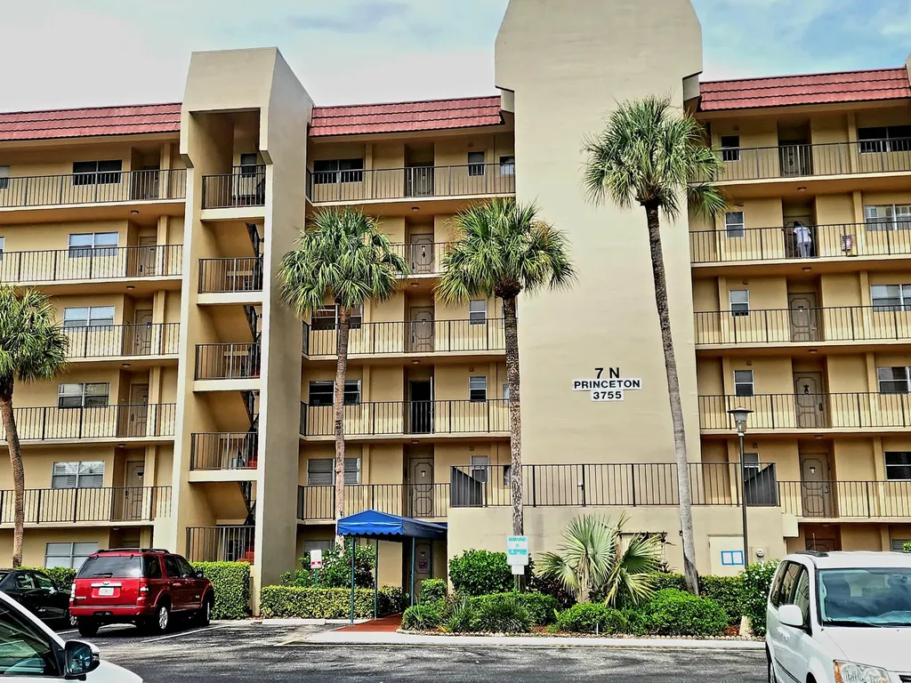 3755 Via Poinciana Lake Worth FL 33467