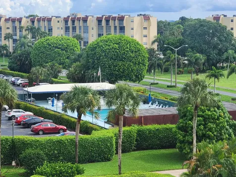 3755 Via Poinciana Lake Worth FL 33467