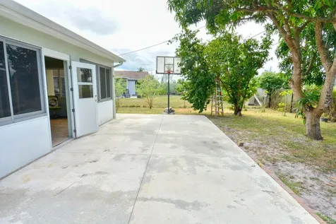 220 W Arbor Avenue Port Saint Lucie FL 34952