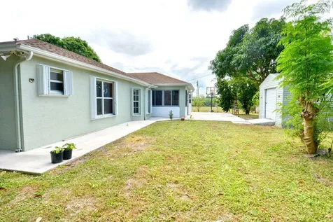 220 W Arbor Avenue Port Saint Lucie FL 34952
