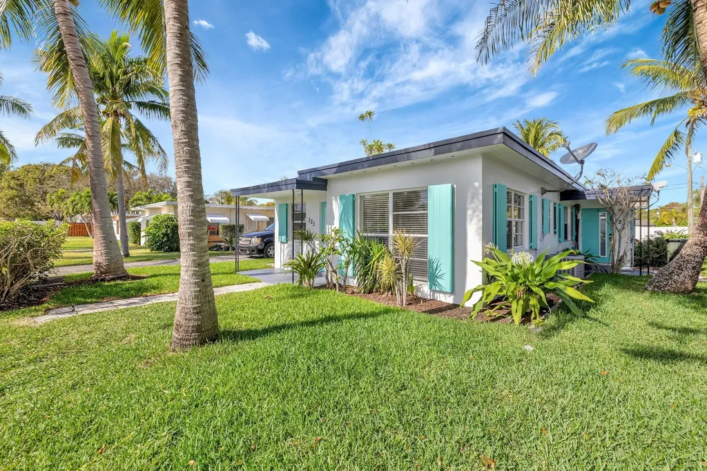 325 E Decarie Street Delray Beach FL 33444