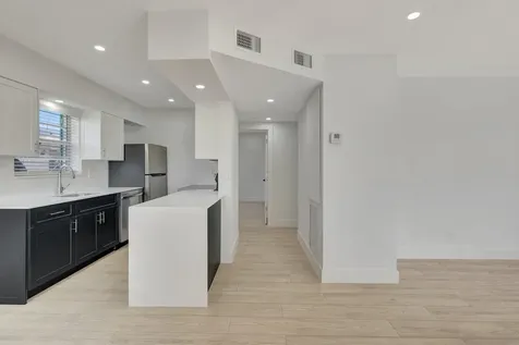 325 E Decarie Street Delray Beach FL 33444
