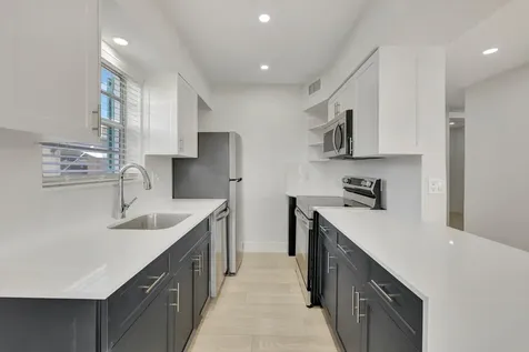325 E Decarie Street Delray Beach FL 33444