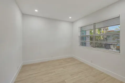 325 E Decarie Street Delray Beach FL 33444