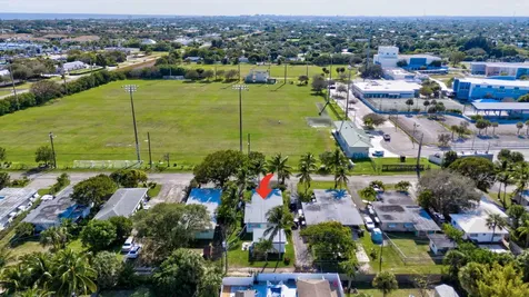 325 E Decarie Street Delray Beach FL 33444