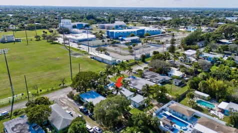 325 E Decarie Street Delray Beach FL 33444