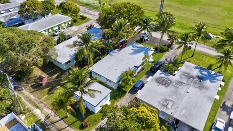 325 E Decarie Street Delray Beach FL 33444